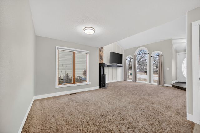 5840 Pleasant Street, West Des Moines, IA 50266