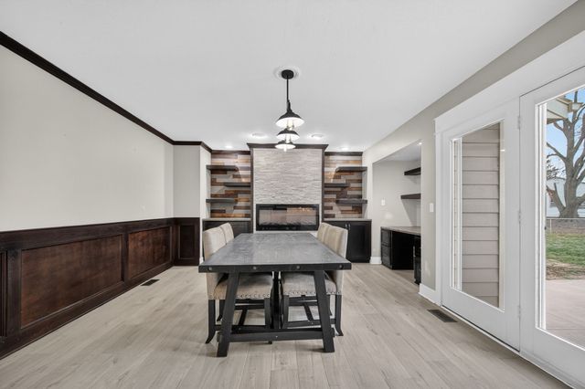 5840 Pleasant Street, West Des Moines, IA 50266