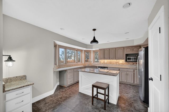 5840 Pleasant Street, West Des Moines, IA 50266