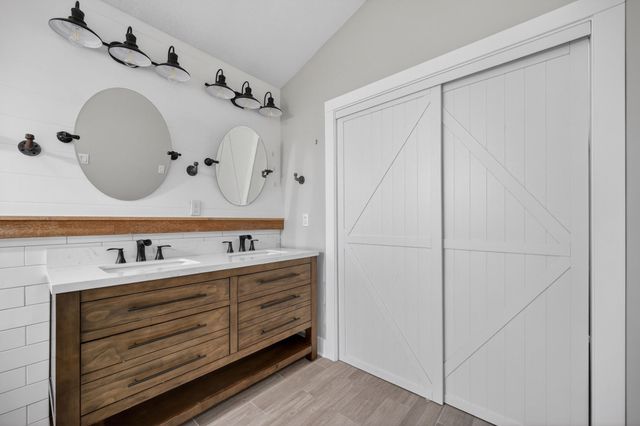 5840 Pleasant Street, West Des Moines, IA 50266