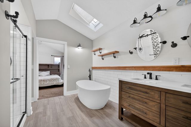 5840 Pleasant Street, West Des Moines, IA 50266