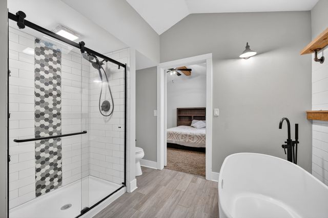 5840 Pleasant Street, West Des Moines, IA 50266