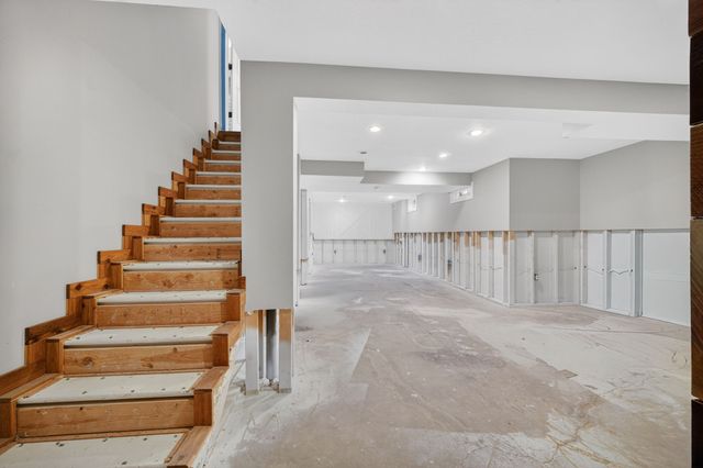 5840 Pleasant Street, West Des Moines, IA 50266