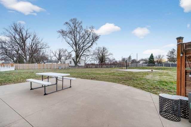 5840 Pleasant Street, West Des Moines, IA 50266