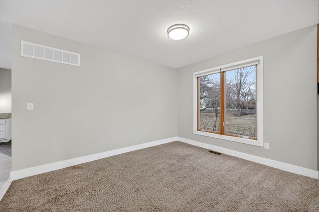 5840 Pleasant Street, West Des Moines, IA 50266