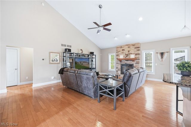 105 Muirfield Drive SE, Howland, OH 44484