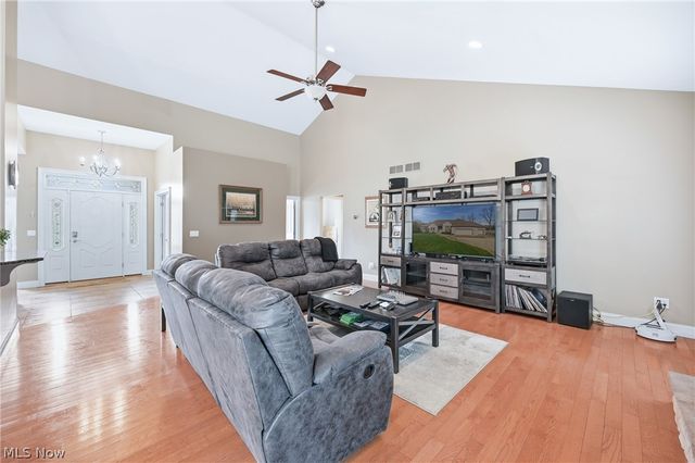 105 Muirfield Drive SE, Howland, OH 44484