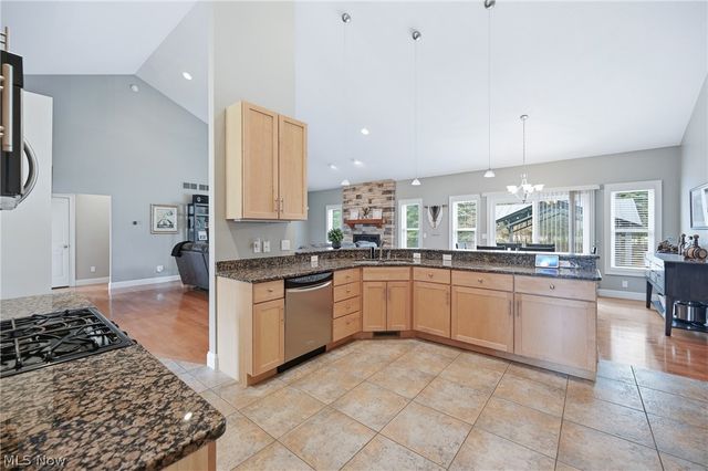 105 Muirfield Drive SE, Howland, OH 44484