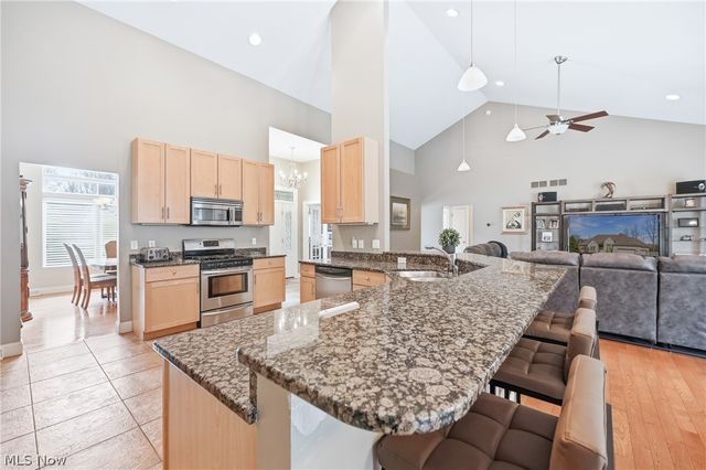 105 Muirfield Drive SE, Howland, OH 44484