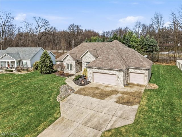 105 Muirfield Drive SE, Howland, OH 44484