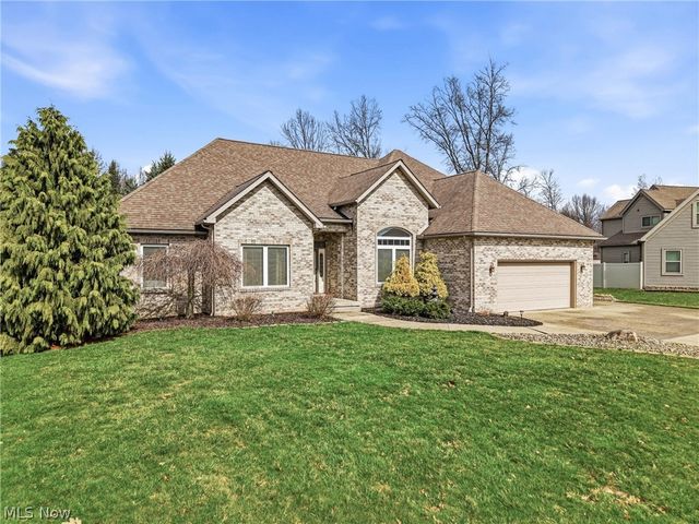 105 Muirfield Drive SE, Howland, OH 44484