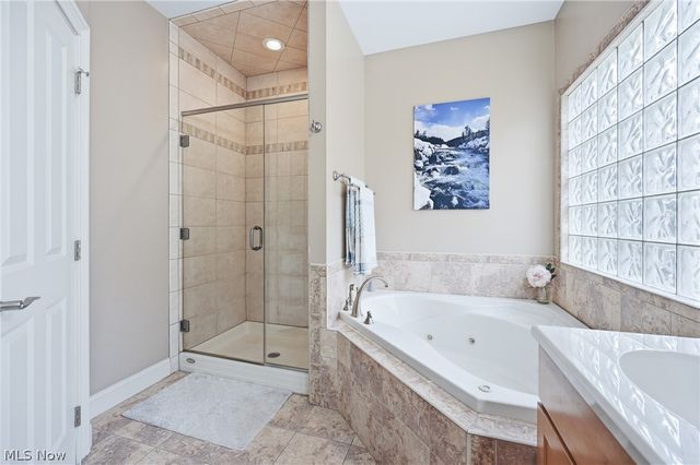 105 Muirfield Drive SE, Howland, OH 44484