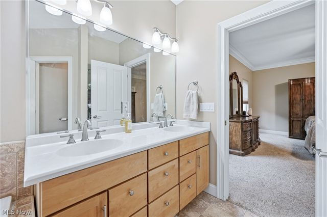 105 Muirfield Drive SE, Howland, OH 44484