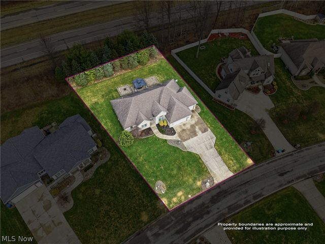 105 Muirfield Drive SE, Howland, OH 44484