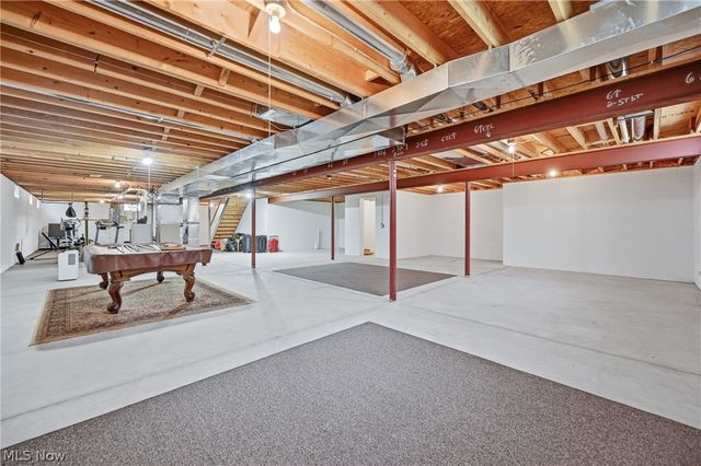 105 Muirfield Drive SE, Howland, OH 44484