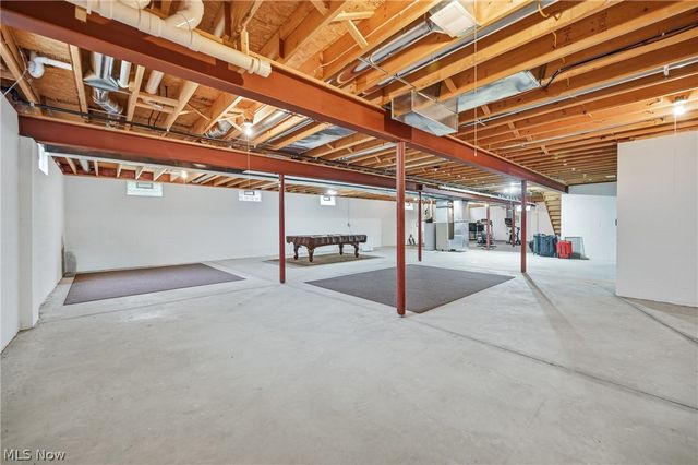 105 Muirfield Drive SE, Howland, OH 44484