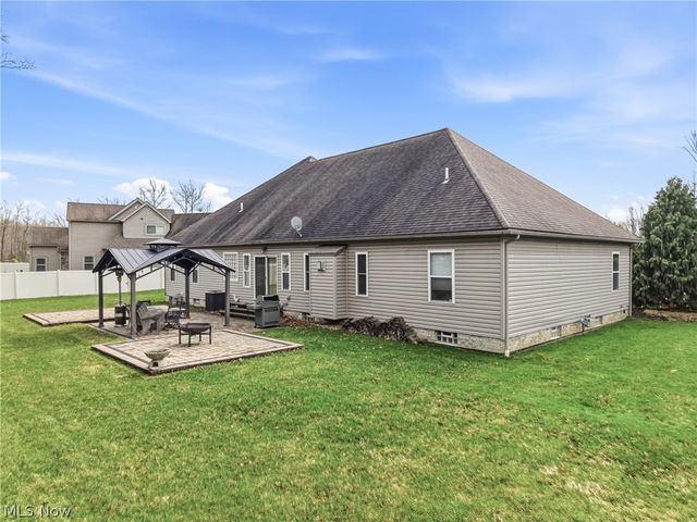 105 Muirfield Drive SE, Howland, OH 44484