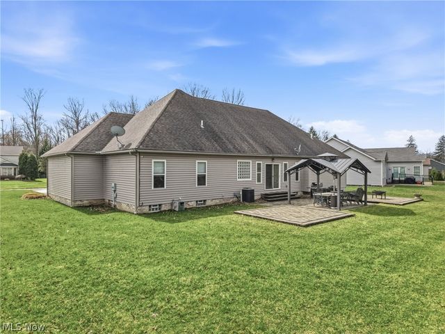 105 Muirfield Drive SE, Howland, OH 44484