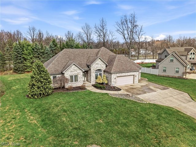 105 Muirfield Drive SE, Howland, OH 44484
