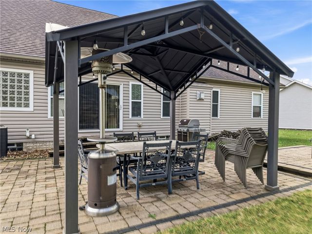 105 Muirfield Drive SE, Howland, OH 44484