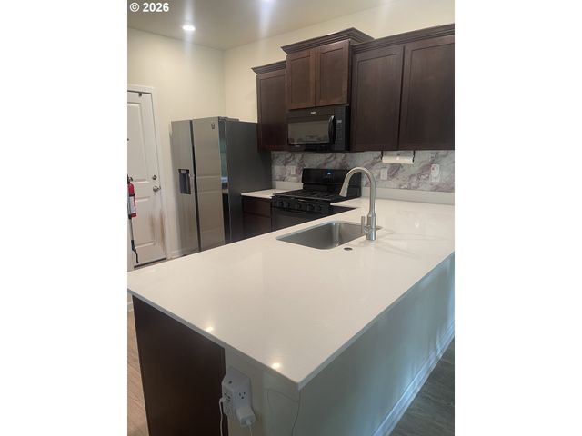 2383 Nw MATTEO Dr, Mc Minnville, OR 97128