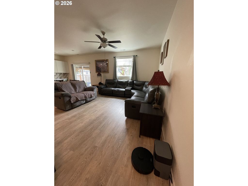 Image 3 of property listing at 2383 Nw MATTEO Dr, Mc Minnville, OR 97128