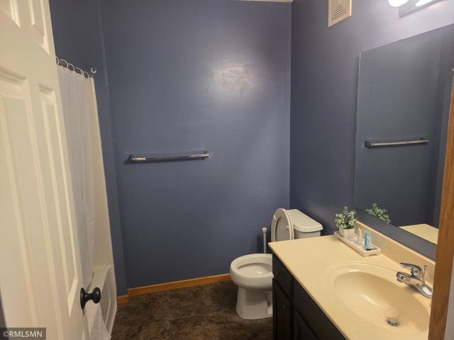 6902 Falmouth Curve, Shakopee, MN 55379