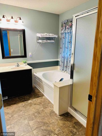 6902 Falmouth Curve, Shakopee, MN 55379