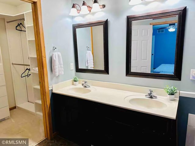 6902 Falmouth Curve, Shakopee, MN 55379