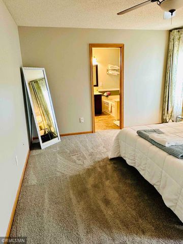 6902 Falmouth Curve, Shakopee, MN 55379