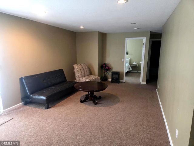 6902 Falmouth Curve, Shakopee, MN 55379