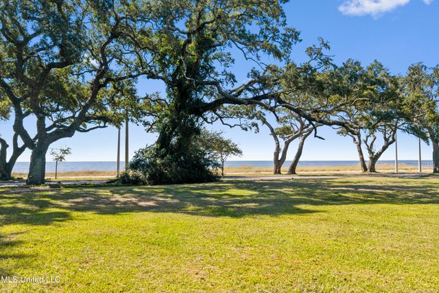 1484 Beach Boulevard, Biloxi, MS 39530