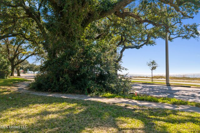 1484 Beach Boulevard, Biloxi, MS 39530