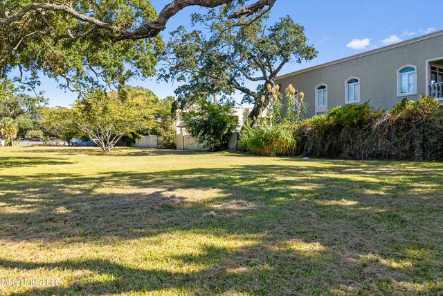 1484 Beach Boulevard, Biloxi, MS 39530