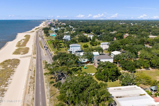1484 Beach Boulevard, Biloxi, MS 39530