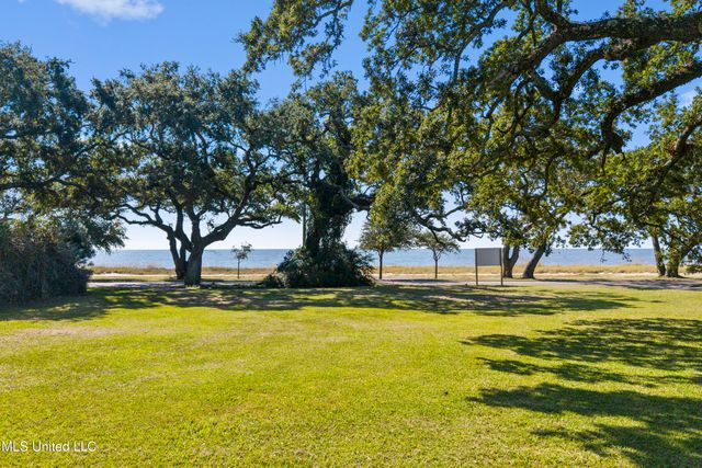 1484 Beach Boulevard, Biloxi, MS 39530