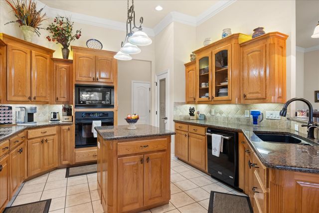 7711 Ravenswood Road, Granbury, TX 76049