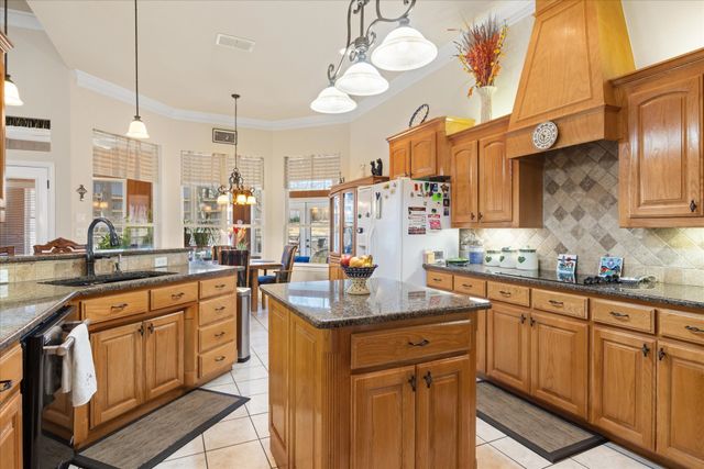 7711 Ravenswood Road, Granbury, TX 76049