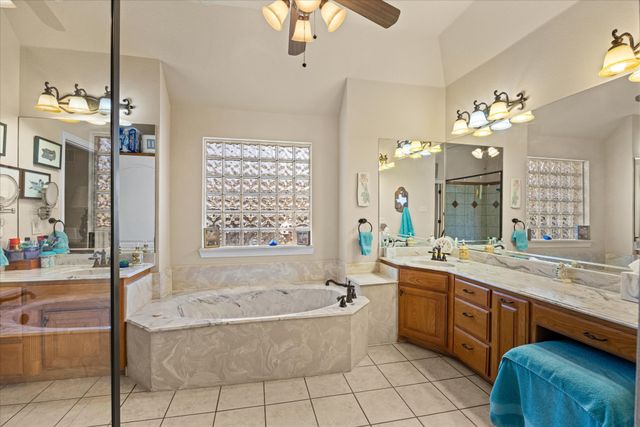 7711 Ravenswood Road, Granbury, TX 76049