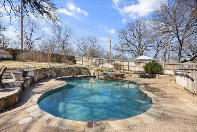 7711 Ravenswood Road, Granbury, TX 76049