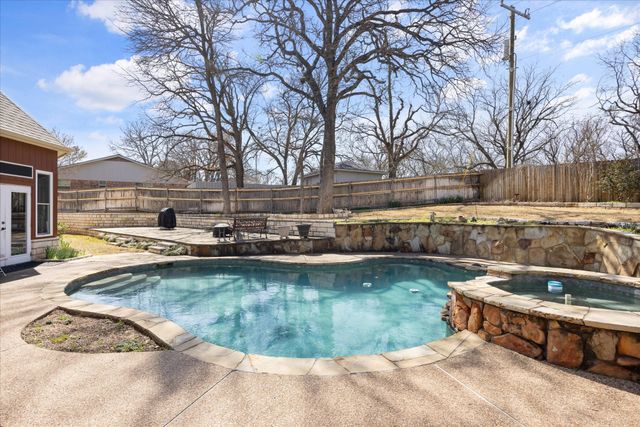 7711 Ravenswood Road, Granbury, TX 76049
