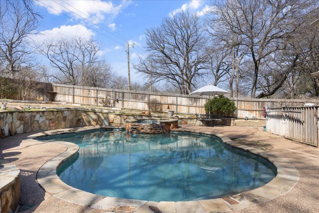 7711 Ravenswood Road, Granbury, TX 76049