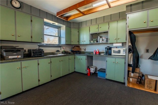 13390 Ravenna Avenue NE, Hartville, OH 44632