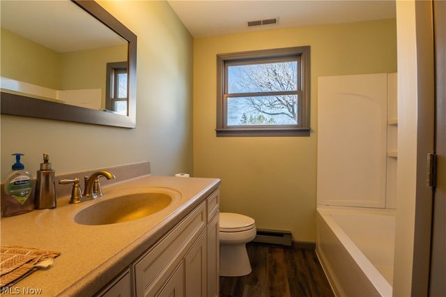 13390 Ravenna Avenue NE, Hartville, OH 44632