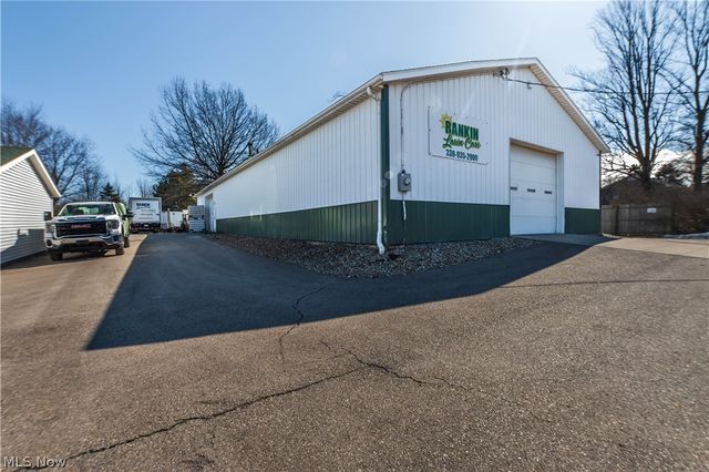 13390 Ravenna Avenue NE, Hartville, OH 44632