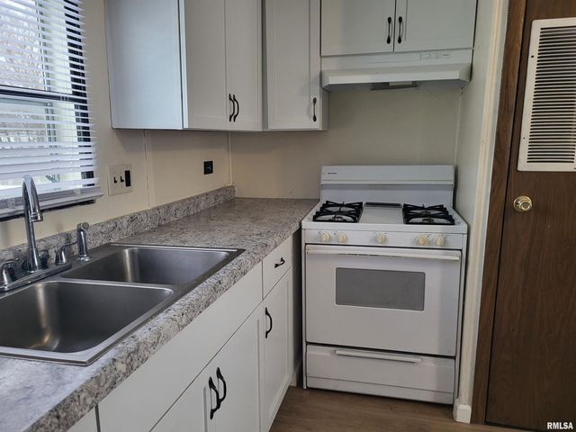 771 Century Estates, Galesburg, IL 61401