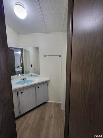 771 Century Estates, Galesburg, IL 61401