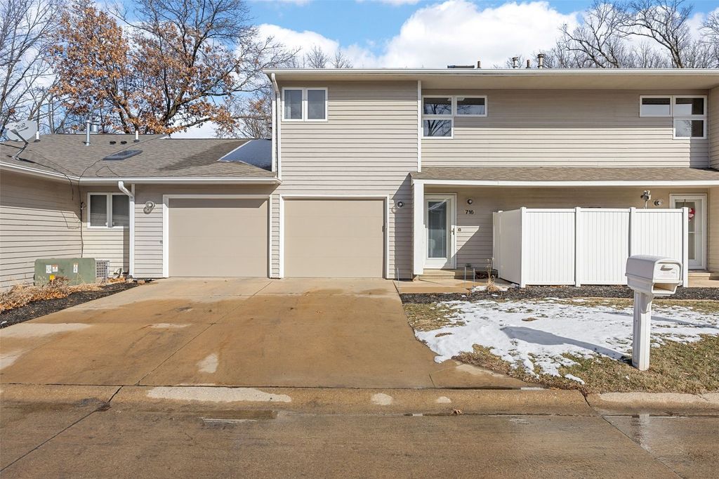 716 East Post Court SE, Cedar Rapids, IA 52403