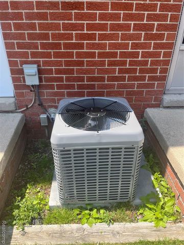 20938 Hunt Drive 52, Roseville, MI 48066