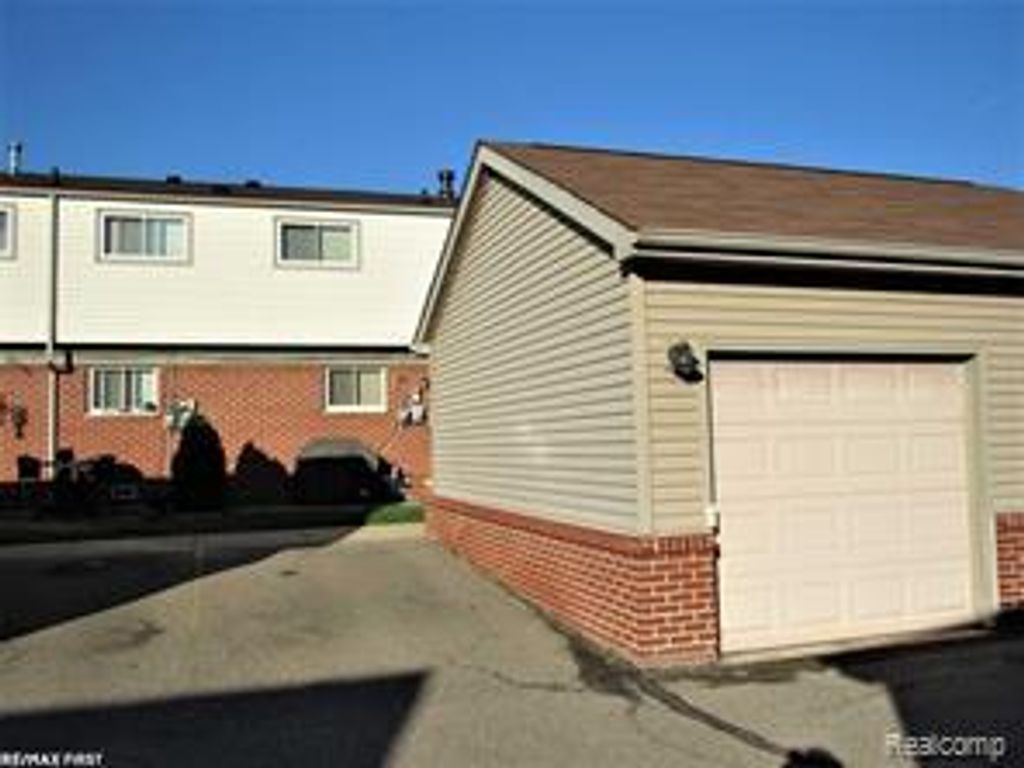 20938 Hunt Drive 52, Roseville, MI 48066